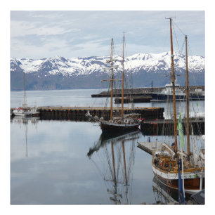 Foto Reflejos de un barco alto en el puerto del norte d