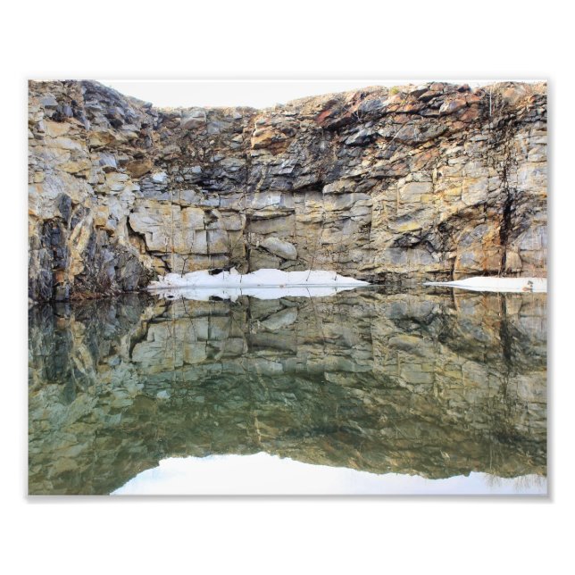 Foto Reflexiones sobre la pared del acantilado de roca  (Frente)