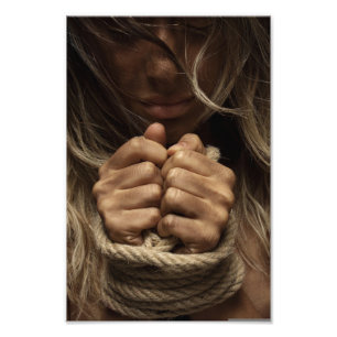 Foto Retrato simbólico Bella Artes de mujer con mano fi