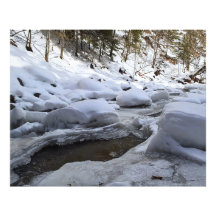 Río de montaña invernal – Wild Nature Rumania