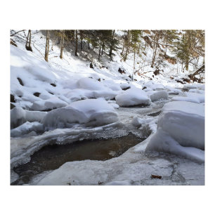 Foto Río de montaña invernal – Wild Nature Rumania