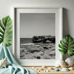 Foto Rocas ondulantes Júpiter Fotografía de Florida Bea<br><div class="desc">Traiga la serena belleza del sur de Florida a su casa con este impresionante poster con fascinante fotografía de playa en blanco y negro. Captura de pantalla de la reserva de Rocas Flores en la playa de Coral Cove en Júpiter, Florida, esta obra de arte captura con gusto los detalles...</div>
