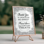 Foto Rótulo de ducha de novia con espuma de plata<br><div class="desc">Este brillante y brillante cartel de bufé de caramelos de plata será el complemento perfecto para el bar de dulces en su boda, cumpleaños, ducha de novia o ducha de bebé. Presenta un fondo brillante de plata con un corte de marco con la frase "Gracias por hacer este día tan...</div>
