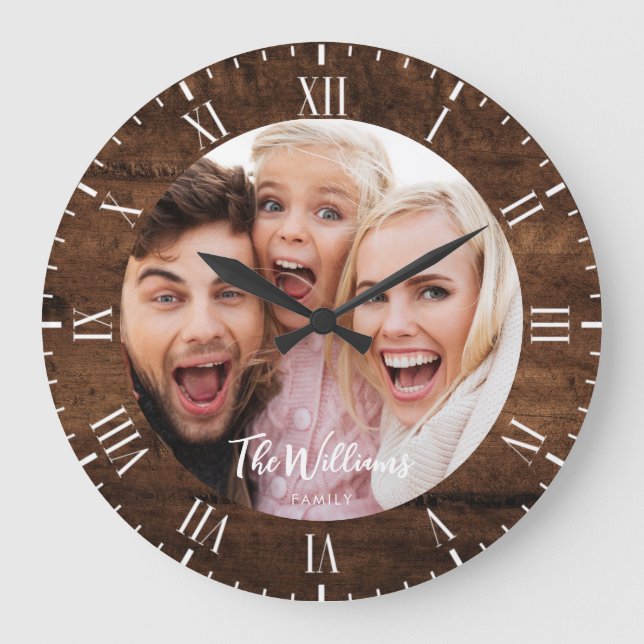 Foto rústica familiar con un reloj grande de escri (Anverso)