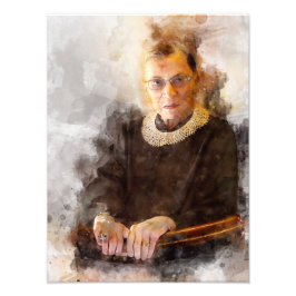 Foto Ruth Bader Ginsburg con el retrato del juez Robe