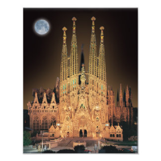 FOTO SAGRADA FAMILIA BASÍLICA EN BARCELONA, ESPAÑA.