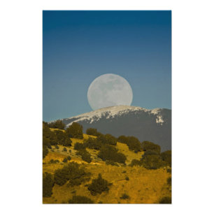 Foto Salida de la luna sobre las montañas Sangre de Cri