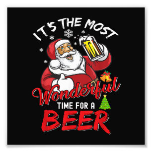 Foto Santa Claus divertido de Navidad bebiendo cerveza 