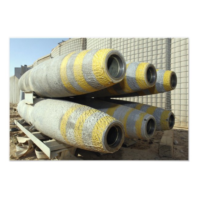 Foto Seis bombas GBU-12 en un rack (Frente)