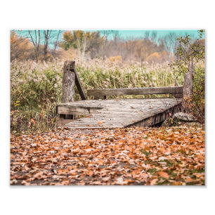 Foto Sentado al borde del muelle de otoño