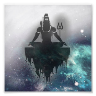 Foto Shiva en posición de meditación, un Dios univers