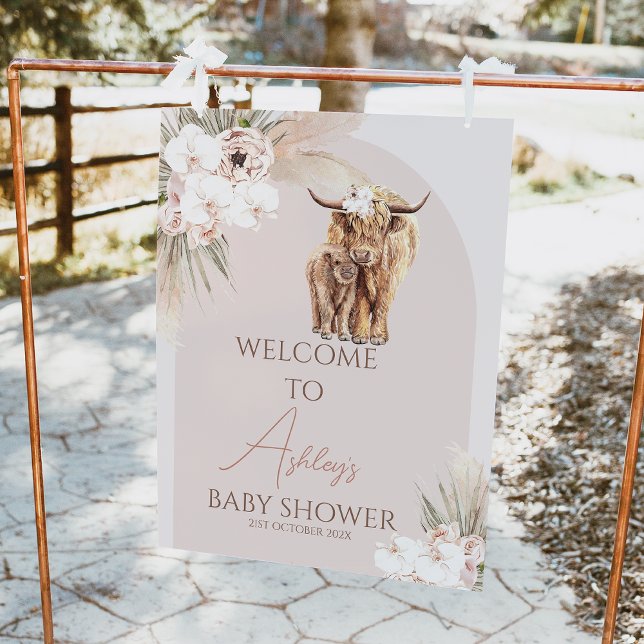 Foto Signo de bienvenida de Baby Shower de Boho Floral  (Boho floral highland cow and calf baby shower welcome sign also featuring a blush colored arch.)