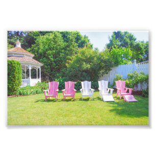Foto Sillas Adirondack rosadas y blancas, jardín de Wis