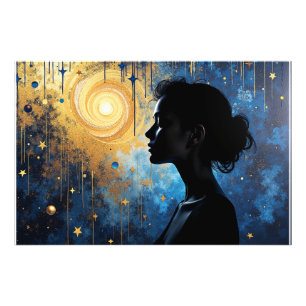 Foto Silueta cósmica - Mujer en la galaxia dorada de ba