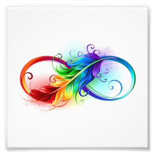 Foto Símbolo infinito con plumas arcoiris