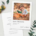 Foto simple y moderna Guardar la tarjeta Boda de f<br><div class="desc">Esta simple boda fotográfica de moda, salvo la plantilla de tarjetas planas de fecha, presenta un diseño elegante, minimalista y moderno. La parte delantera incluye tu foto y tu ubicación y fecha debajo de ella, junto con SAVE THE DATE en letras mayúsculas y tus nombres en un guión relajado que...</div>