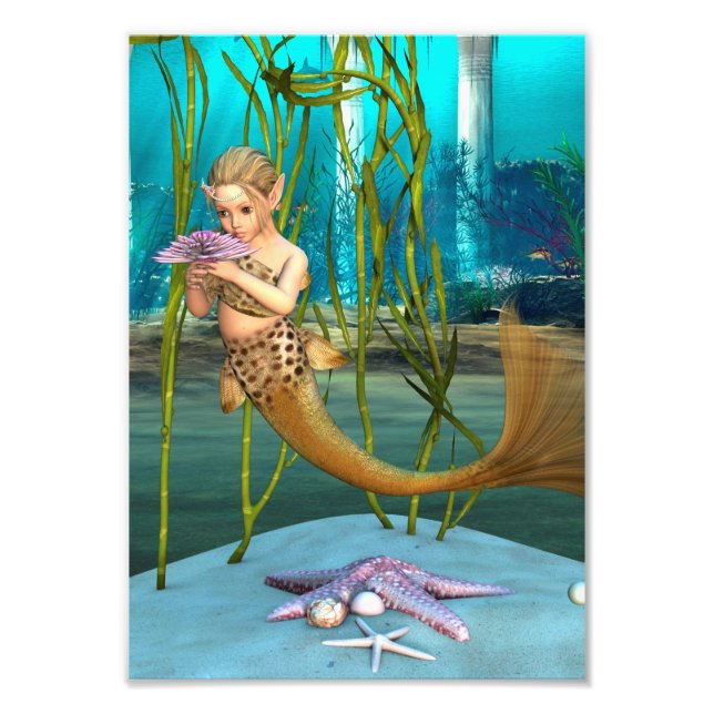 Foto Sirena pequeña con flor de anémona (Frente)