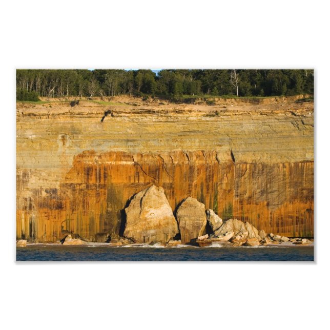 Foto Slabs rocosos, rocas picadas en el lago nacional,  (Frente)