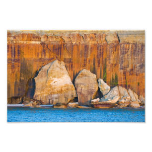 Foto Slabs rocosos, rocas picadas en el lago nacional, 