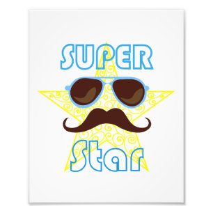 Foto Superestrella con gafas de sol y bigote