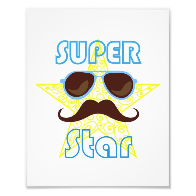 Foto Superestrella con gafas de sol y bigote (Frente)