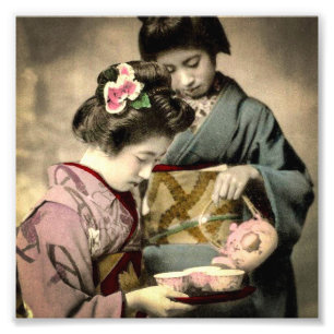Foto Té para el geisha dos en viejo japonés del vinta