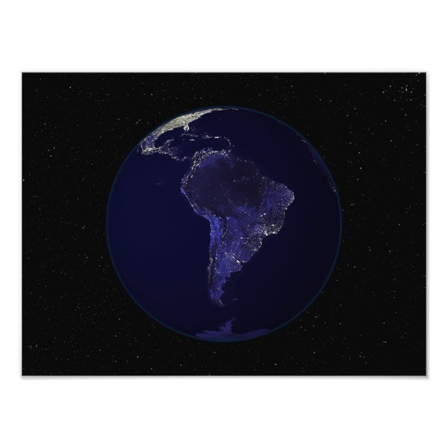 Foto Tierra completa en la noche mostrando luces de la  (Frente)