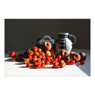 Foto Todavía la vida con fresas, melocotones y cerezas