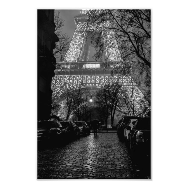 Foto Torre Eiffel - Mujer en lluvia - Blanco y negro (Frente)
