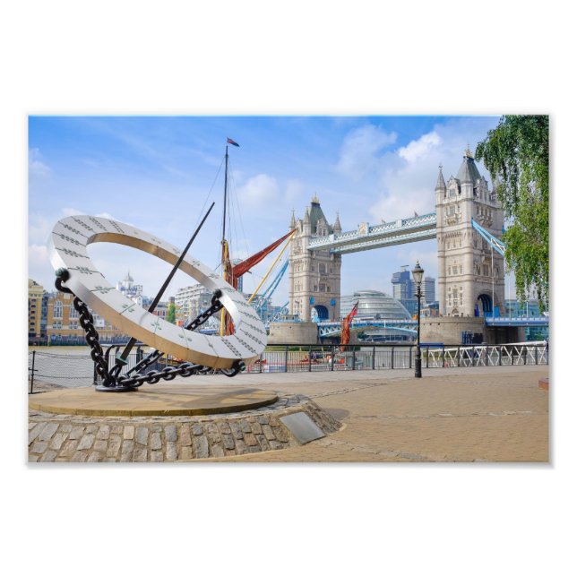 Foto Tower Bridge y Sun Dial, London UK Print (Frente)