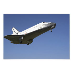 Foto Transporte espacial Atlantis acercándose a la pist