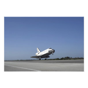 Foto Transporte espacial Atlantis acercándose a la pist