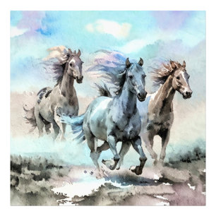 Foto Tres Mustangs Salvajes Corren a Través de las Llan