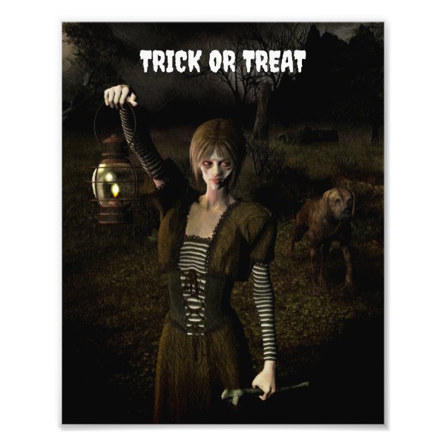 Foto Trick or Treat. Thin female carrying lamp (Frente)