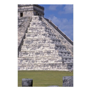 Foto Turistas subiendo escaleras de El Castillo, piedra