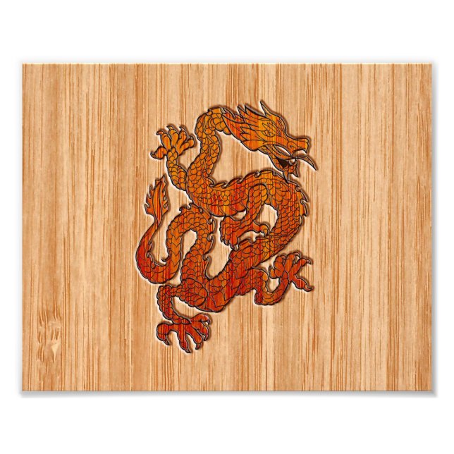 Foto Un dragón en el bambú oriental (Frente)