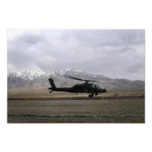 Foto Un lanzamiento de AH-64A Apache