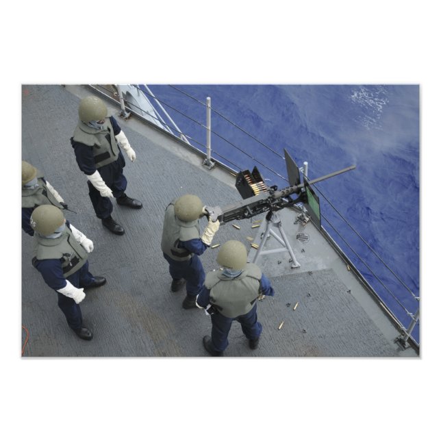 Foto Un marinero estadounidense dispara un M2HB de 50 c (Frente)