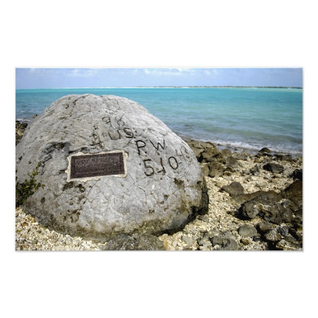 Foto Un monumento a los prisioneros de guerra en la isl (Frente)