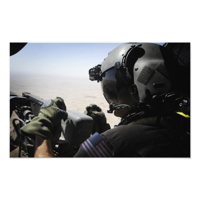 Foto Un soldado proporciona seguridad (Frente)