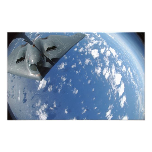 Foto Un Stratotanker KC-135 reabastece un Espíritu B-2 (Frente)