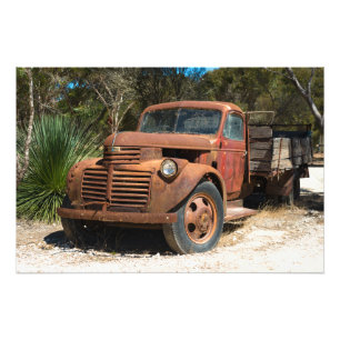 Foto Un viejo camión rusto abandonado en Australia.