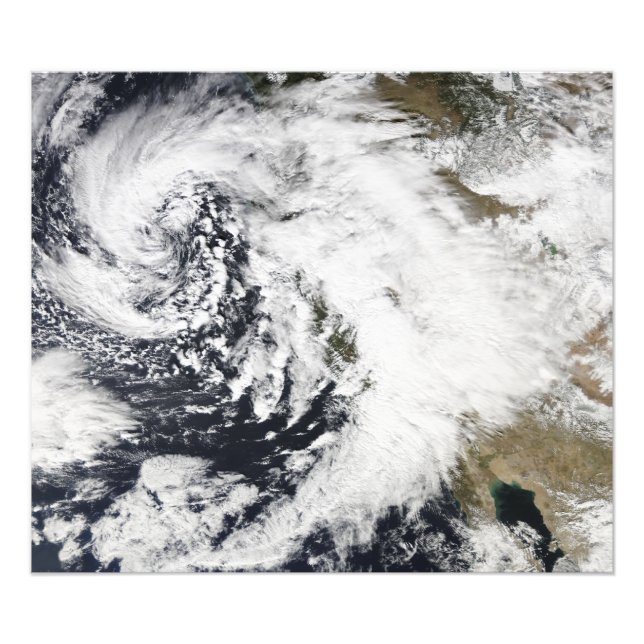 Foto Una serie de fuertes tormentas con vientos feroces (Frente)