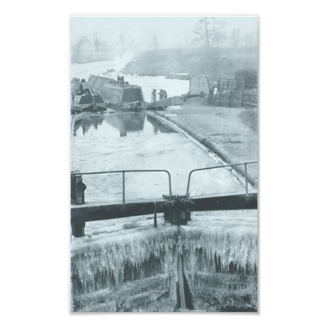 Foto Vapor y butty en el canal en invierno (Frente)