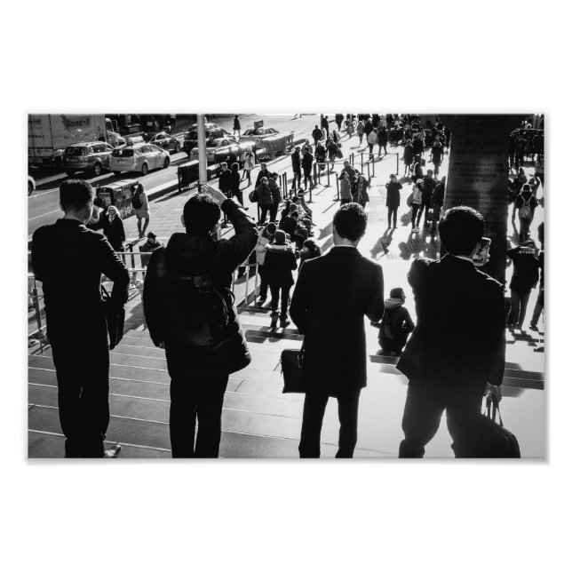 Foto Venture empresarial: Los pasos rojos (Frente)