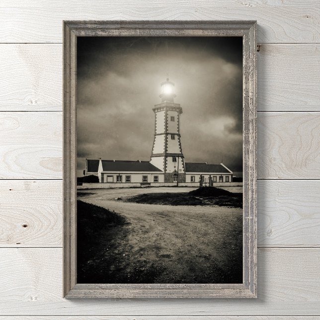 Foto Viejo faro en una noche de tormenta (Subido por el creador)