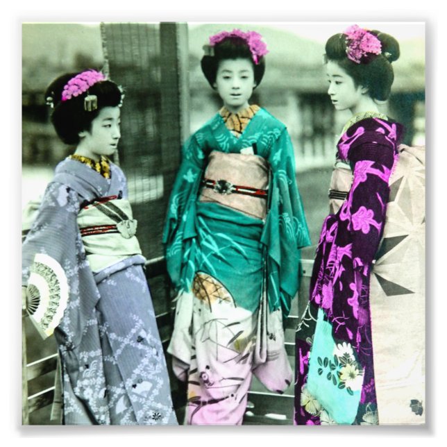 Foto Viñeta de tres jóvenes geisha en el viejo Japón (Frente)
