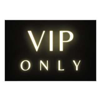 Foto Vip only neon glowing luxe text design