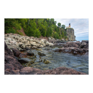 Foto Vista lejana del faro de rock de Split