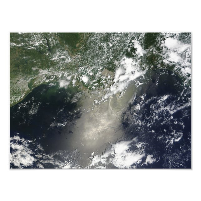 Foto Vista satelital de las vetas y cintas de petróleo (Frente)